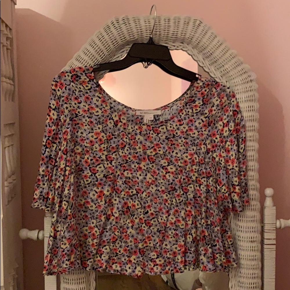 BCBGENERATION FLORAL OPEN BACK SHIRT